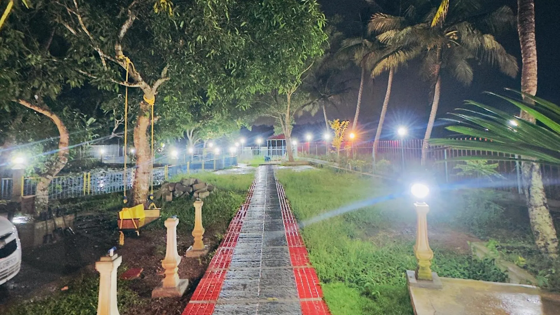 Lake View Villa 트리반드룸