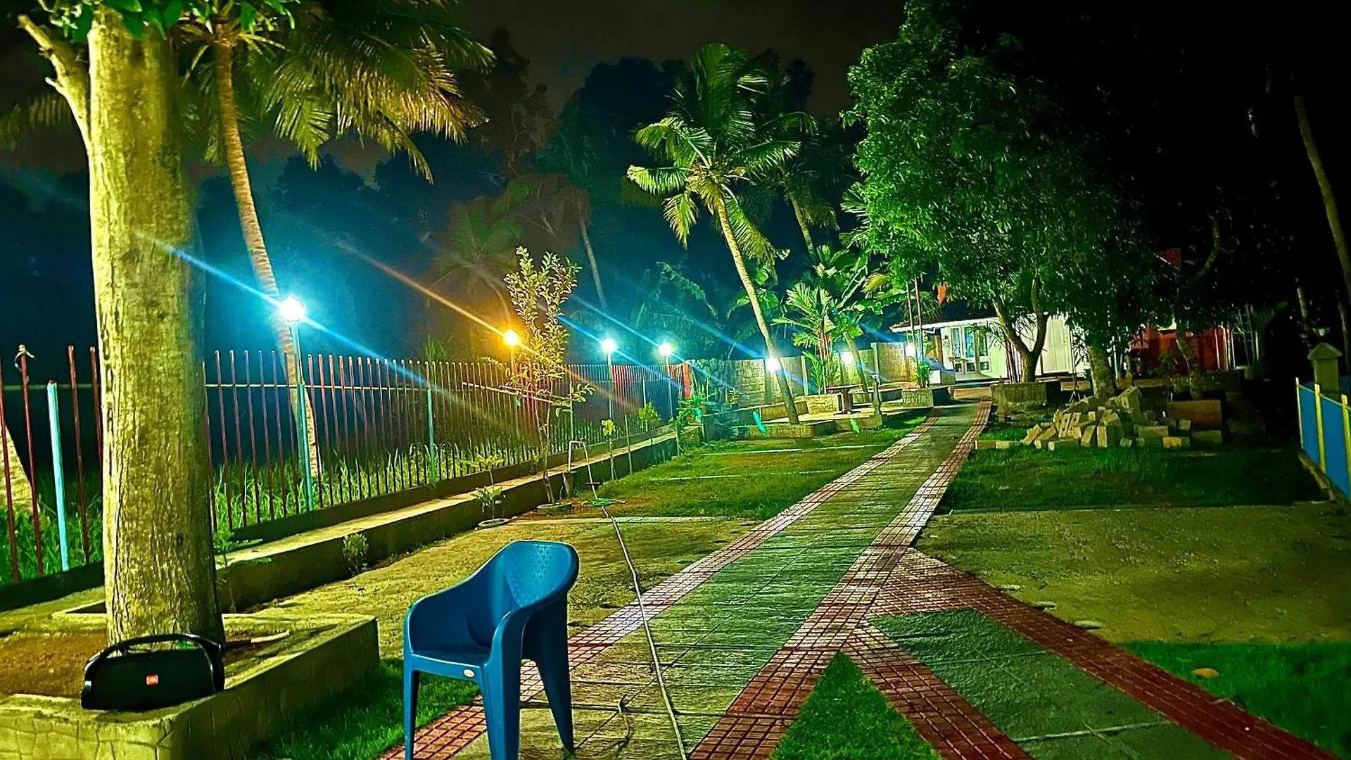 Lake View Villa 트리반드룸